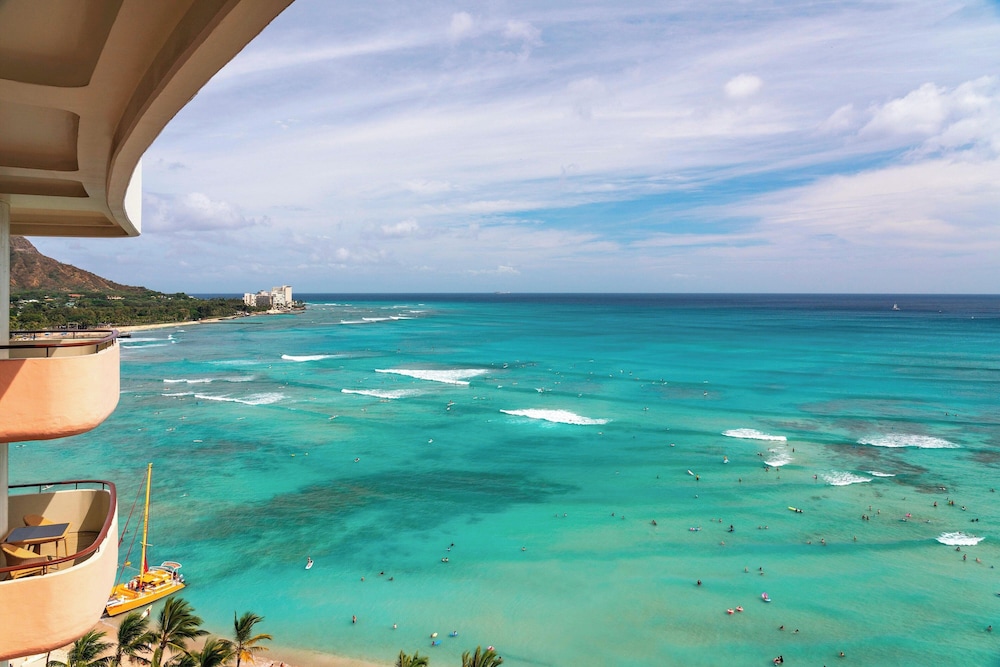 The Royal Hawaiian, a Luxury Collection Resort, Waikiki — Beach in Honolulu, Hawaii