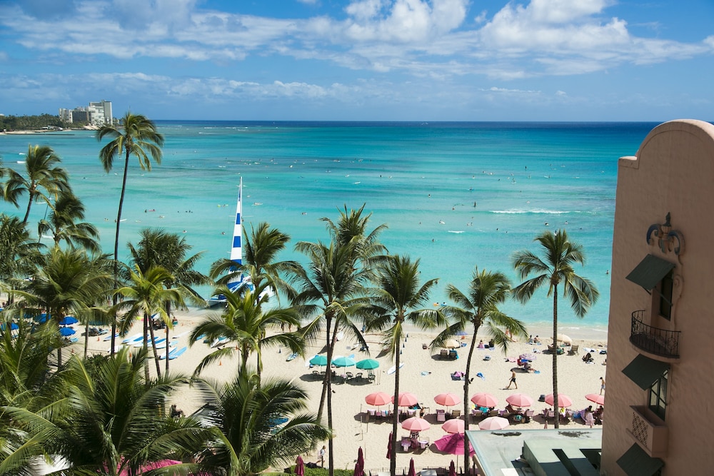 The Royal Hawaiian, a Luxury Collection Resort, Waikiki — Beach in Honolulu, Hawaii