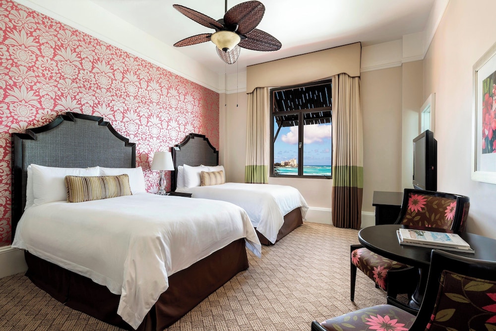 The Royal Hawaiian, a Luxury Collection Resort, Waikiki — Hotel rooms in Honolulu, Hawaii