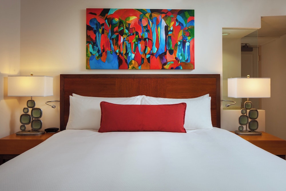 The Royal Hawaiian, a Luxury Collection Resort, Waikiki — Hotel rooms in Honolulu, Hawaii