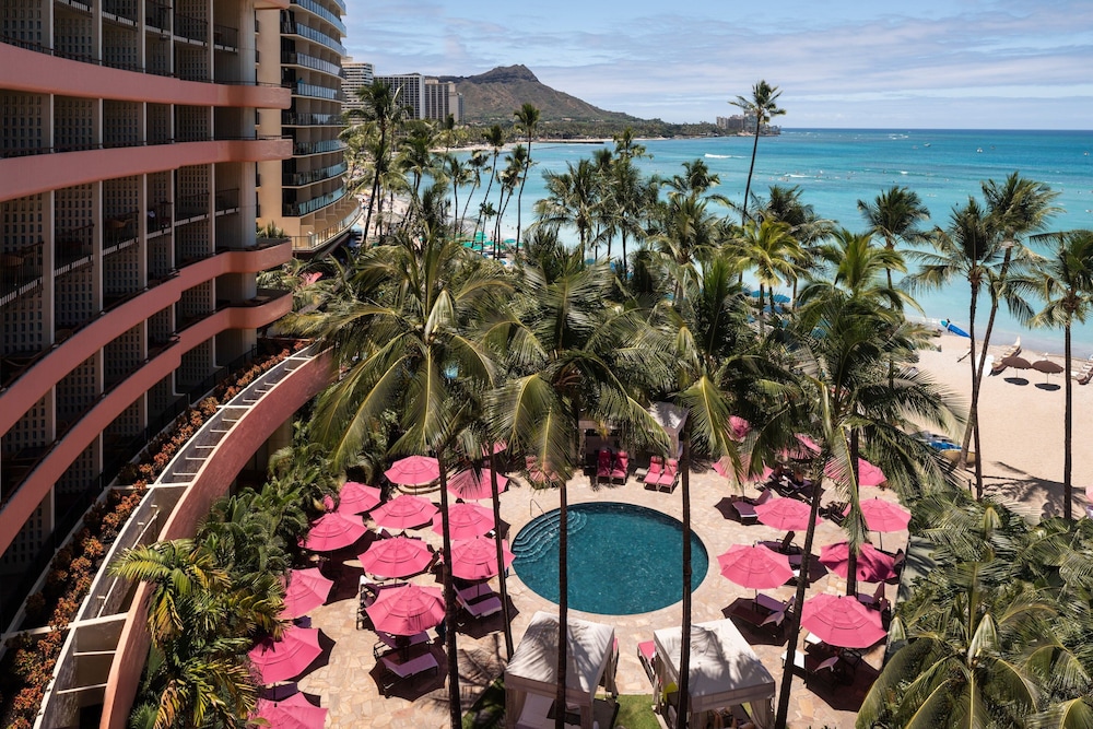 The Royal Hawaiian, a Luxury Collection Resort, Waikiki — Swimming pool in Honolulu, Hawaii