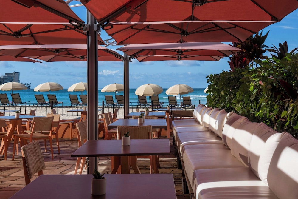 The Royal Hawaiian, a Luxury Collection Resort, Waikiki — Restaurant & bars in Honolulu, Hawaii
