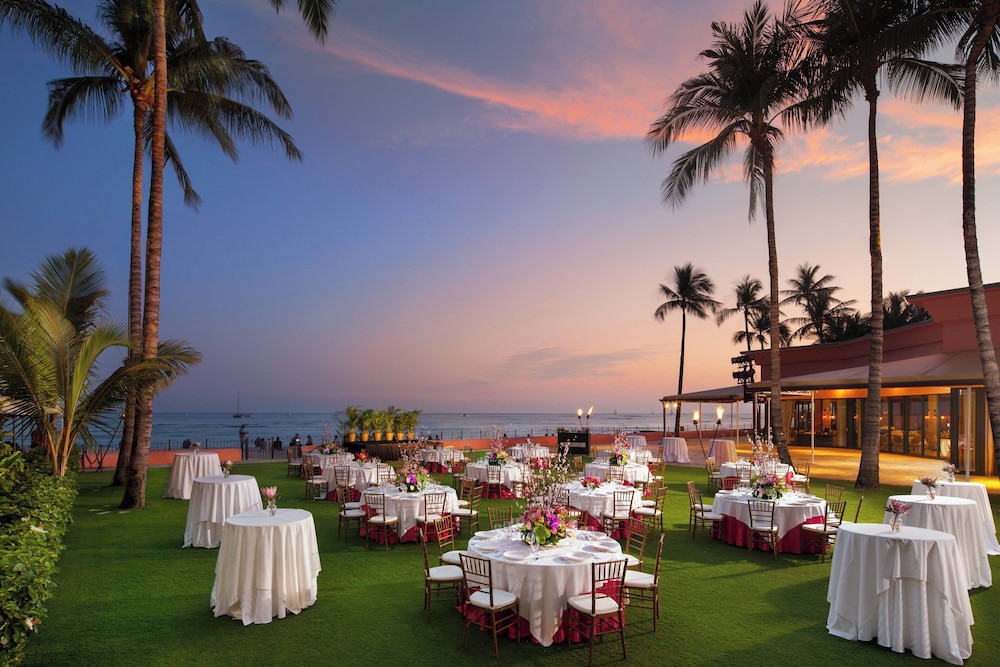 The Royal Hawaiian, a Luxury Collection Resort, Waikiki — Restaurant & bars in Honolulu, Hawaii