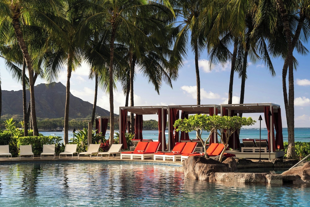 The Royal Hawaiian, a Luxury Collection Resort, Waikiki — Swimming pool in Honolulu, Hawaii