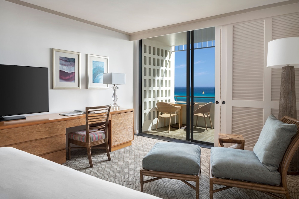 The Royal Hawaiian, a Luxury Collection Resort, Waikiki — Hotel rooms in Honolulu, Hawaii
