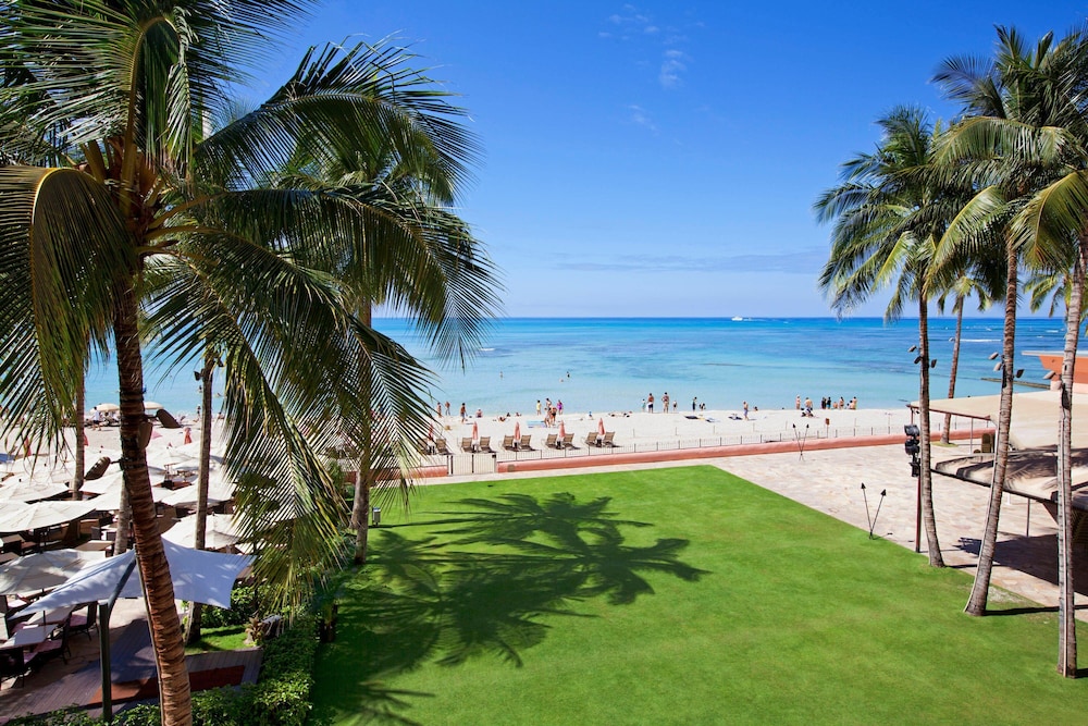 The Royal Hawaiian, a Luxury Collection Resort, Waikiki — Beach in Honolulu, Hawaii