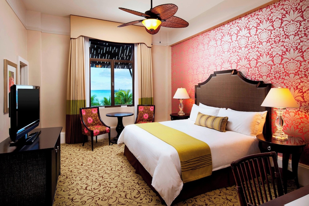 The Royal Hawaiian, a Luxury Collection Resort, Waikiki — Hotel rooms in Honolulu, Hawaii
