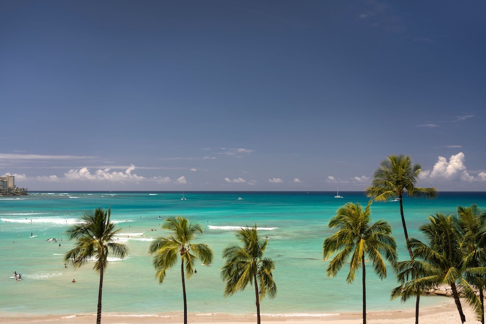 The Royal Hawaiian, a Luxury Collection Resort, Waikiki — Beach in Honolulu, Hawaii