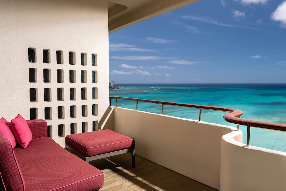 The Royal Hawaiian, a Luxury Collection Resort, Waikiki — Hotel rooms in Honolulu, Hawaii