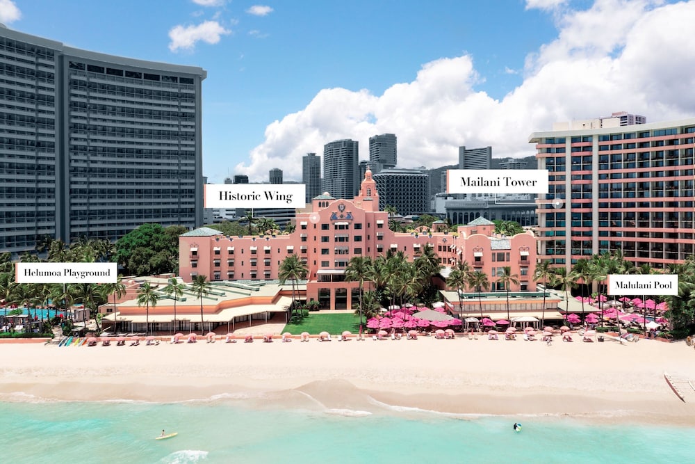 The Royal Hawaiian, a Luxury Collection Resort, Waikiki — Hotel building in Honolulu, Hawaii