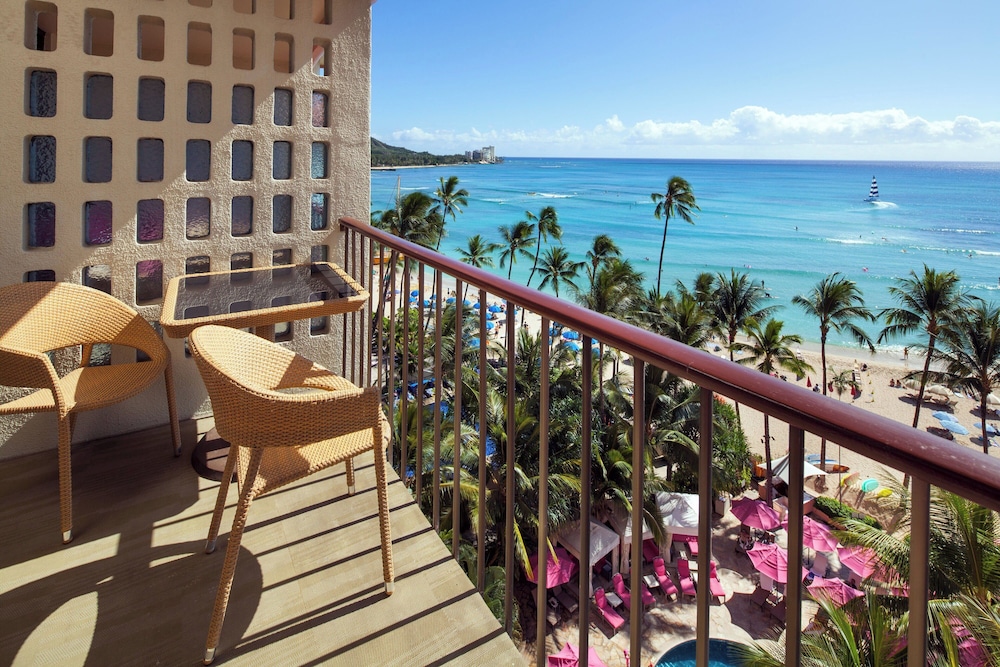 The Royal Hawaiian, a Luxury Collection Resort, Waikiki — Beach in Honolulu, Hawaii