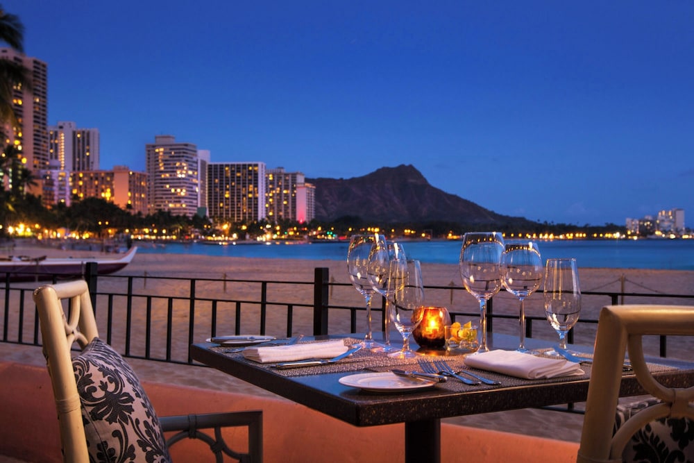 The Royal Hawaiian, a Luxury Collection Resort, Waikiki — Restaurant & bars in Honolulu, Hawaii