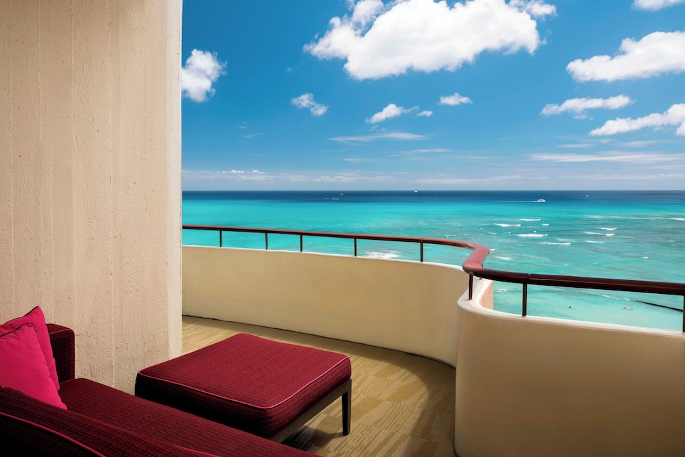 The Royal Hawaiian, a Luxury Collection Resort, Waikiki — Hotel rooms in Honolulu, Hawaii