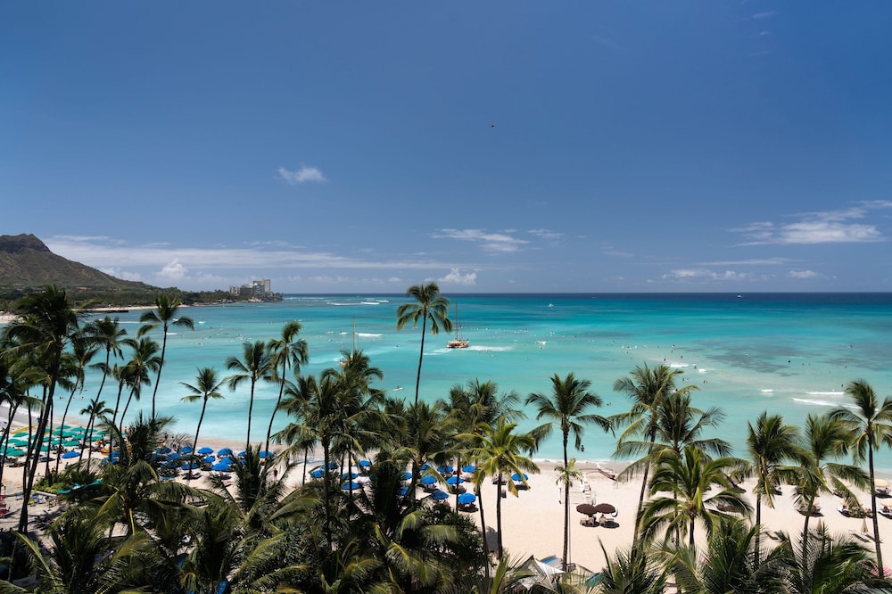 The Royal Hawaiian, a Luxury Collection Resort, Waikiki — Beach in Honolulu, Hawaii