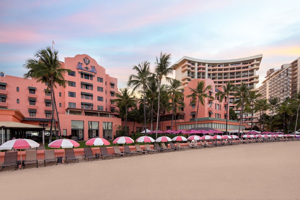 The Royal Hawaiian, a Luxury Collection Resort, Waikiki — Beach in Honolulu, Hawaii