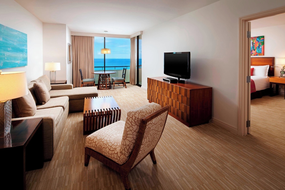 The Royal Hawaiian, a Luxury Collection Resort, Waikiki — Hotel rooms in Honolulu, Hawaii