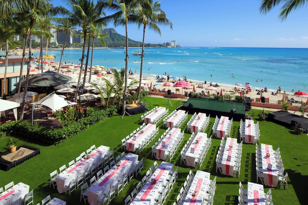 The Royal Hawaiian, a Luxury Collection Resort, Waikiki — Beach in Honolulu, Hawaii