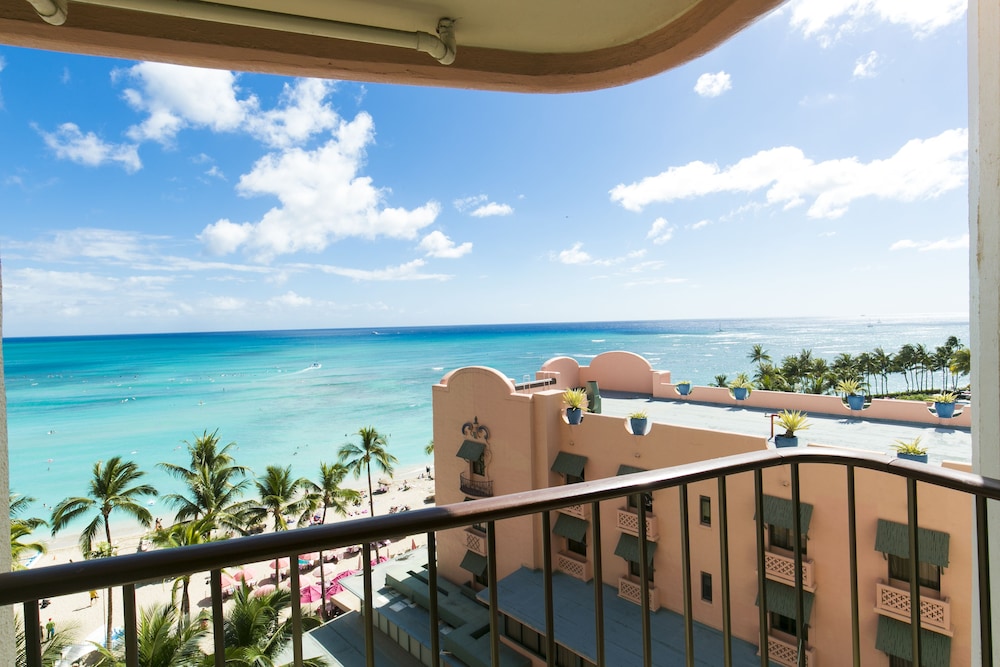 The Royal Hawaiian, a Luxury Collection Resort, Waikiki — Beach in Honolulu, Hawaii
