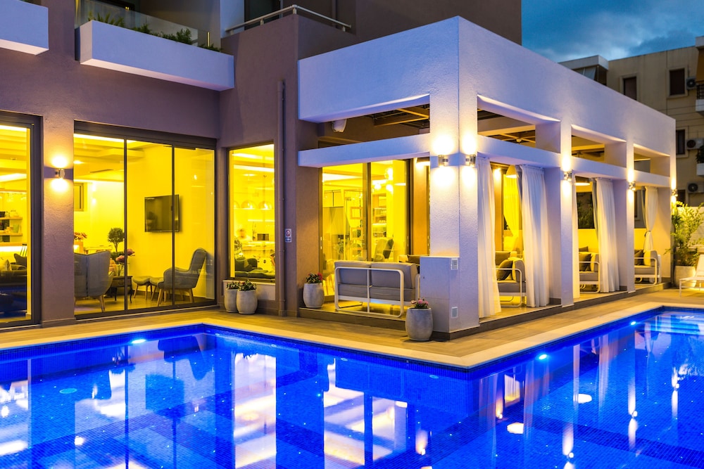 Menta City Boutique Hotel — Swimming pool in Rethymnon