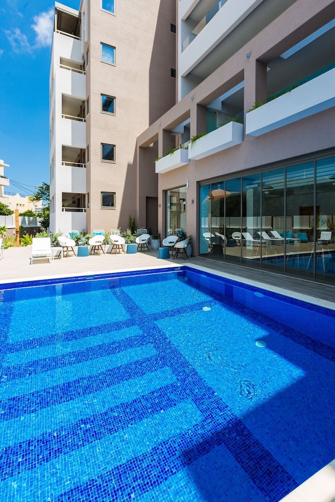 Menta City Boutique Hotel — Swimming pool in Rethymnon