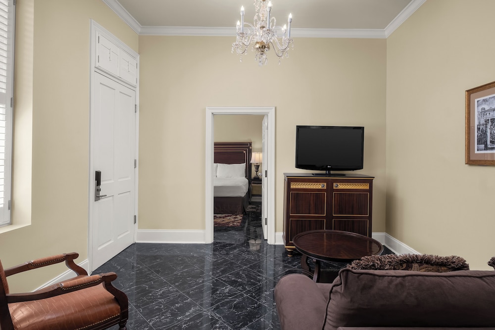 Hotel Mazarin — Hotel rooms in New Orleans, Louisiana