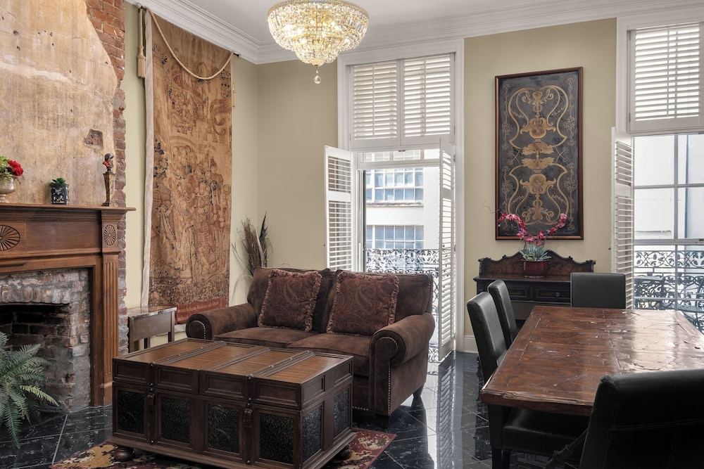 Hotel Mazarin — Hotel rooms in New Orleans, Louisiana