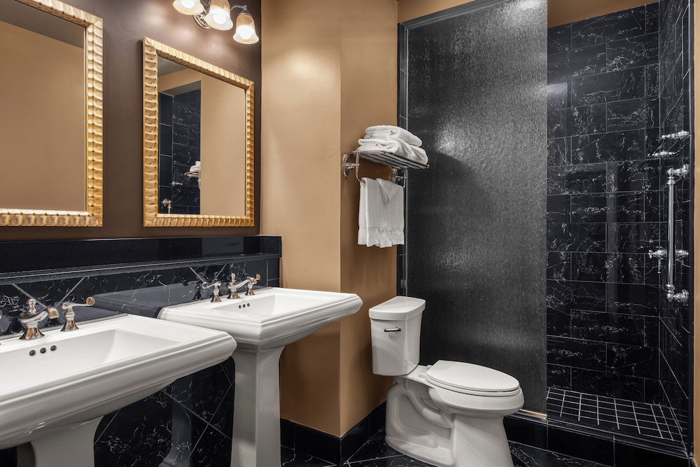 Hotel Mazarin — Hotel rooms in New Orleans, Louisiana
