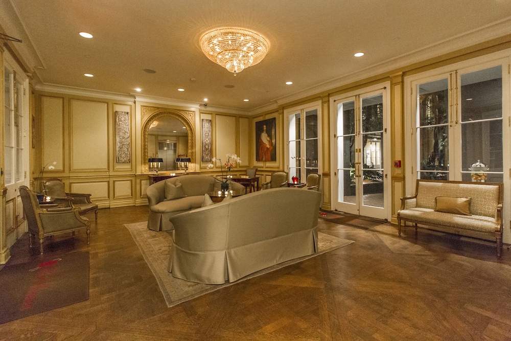 Hotel Mazarin — Hotel rooms in New Orleans, Louisiana