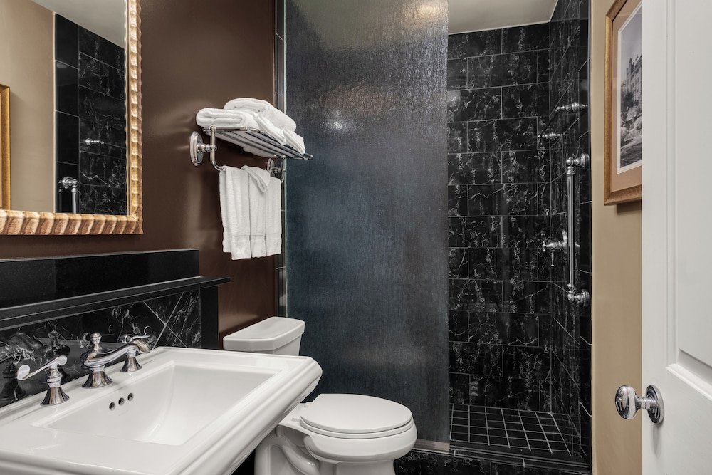 Hotel Mazarin — Hotel rooms in New Orleans, Louisiana