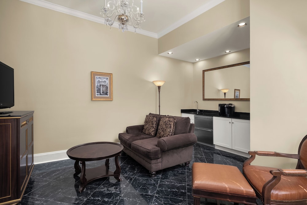 Hotel Mazarin — Hotel rooms in New Orleans, Louisiana