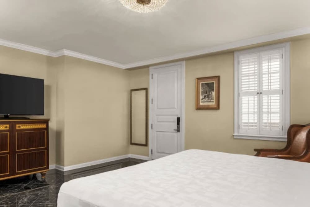Hotel Mazarin — Hotel rooms in New Orleans, Louisiana