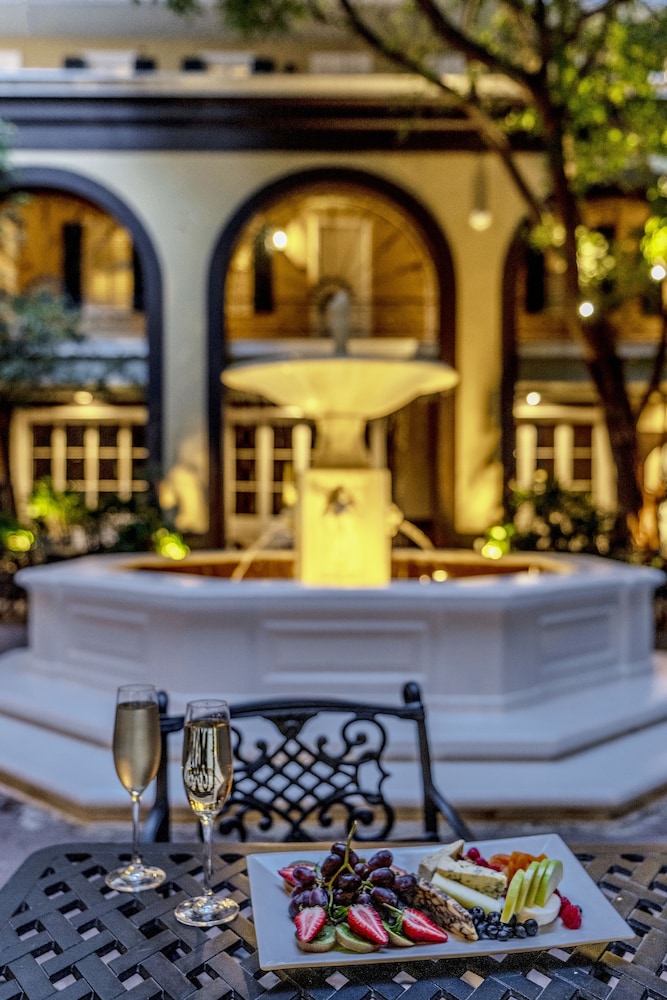 Hotel Mazarin — Restaurant & bars in New Orleans, Louisiana