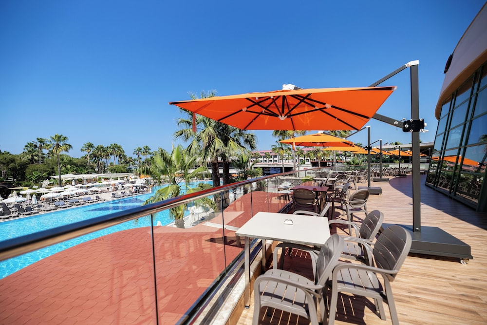 VONRESORT Golden Coast - All Inclusive — Outdoor in Side