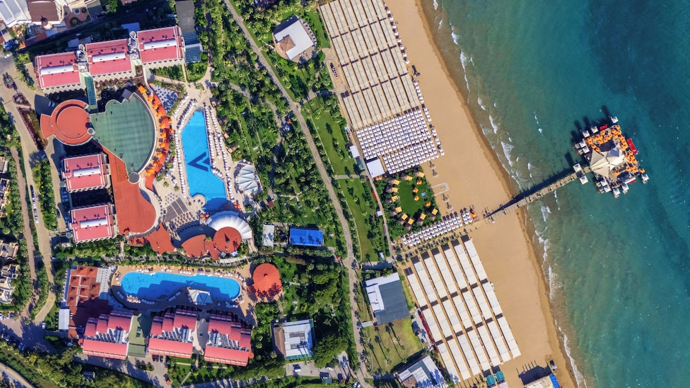 VONRESORT Golden Coast - All Inclusive — View in Side