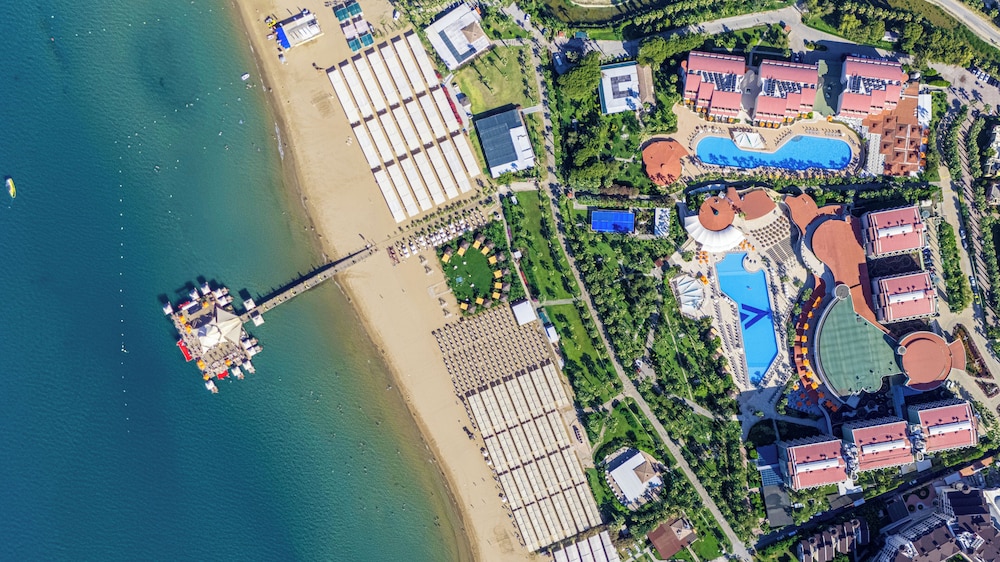 VONRESORT Golden Coast - All Inclusive — View in Side