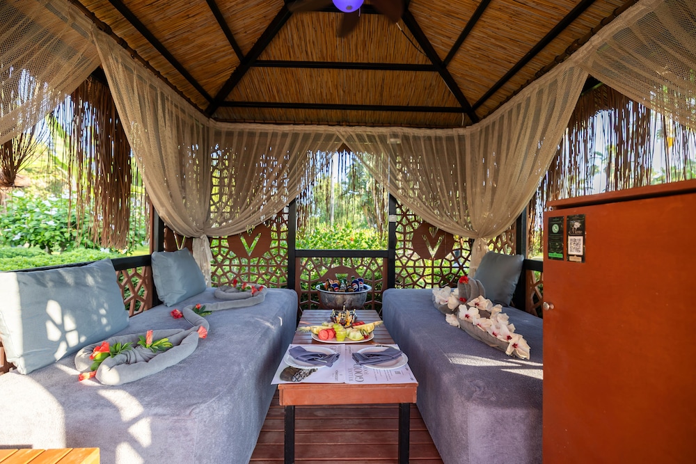 VONRESORT Golden Coast - All Inclusive — Outdoor in Side