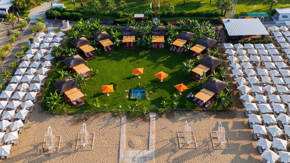 VONRESORT Golden Coast - All Inclusive — Outdoor in Side