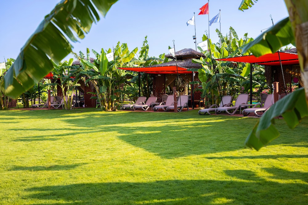 VONRESORT Golden Coast - All Inclusive — Outdoor in Side