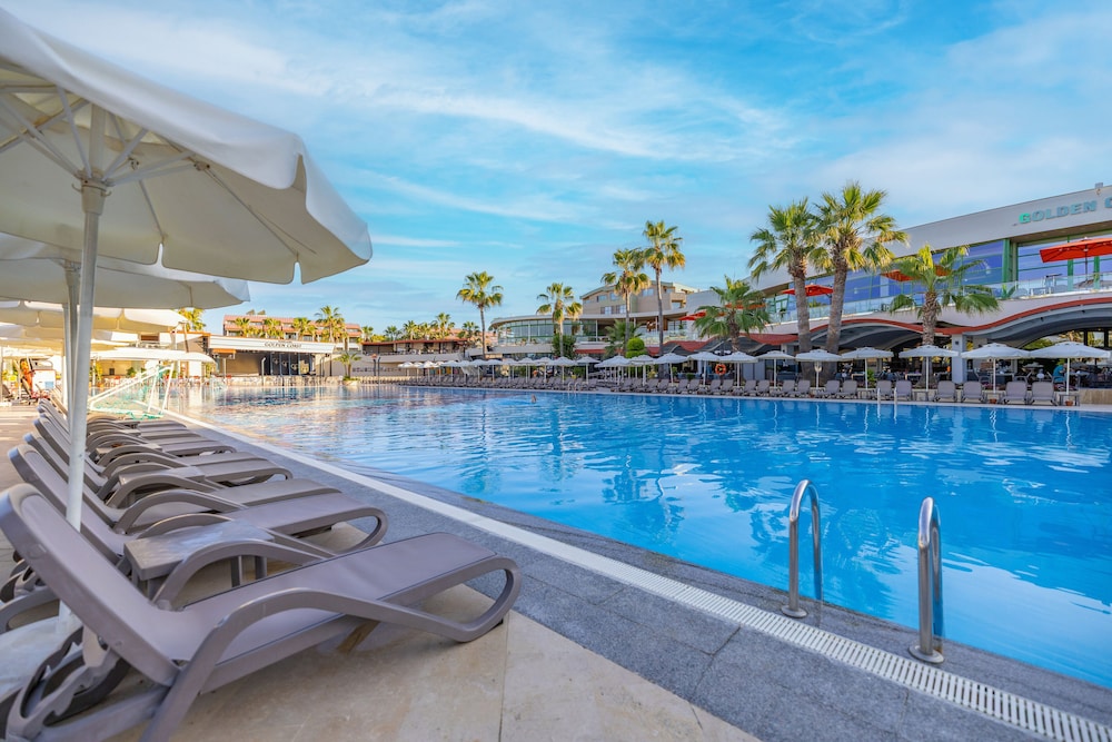 VONRESORT Golden Coast - All Inclusive — Pool in Side