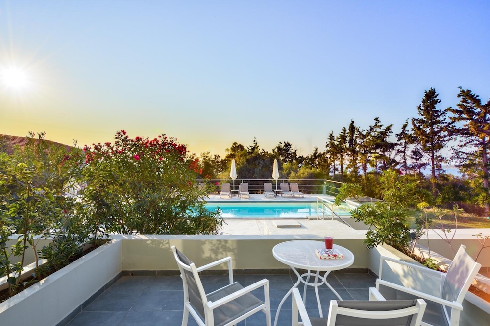 Casa Manolesos — Swimming pool in Chania