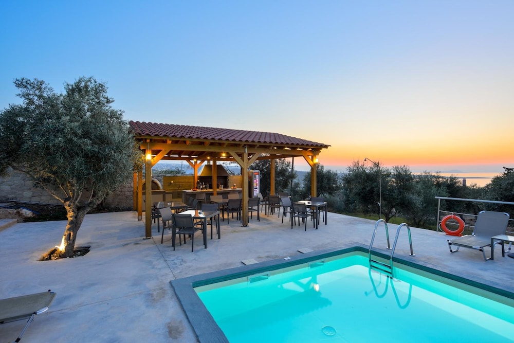 Casa Manolesos — Swimming pool in Chania
