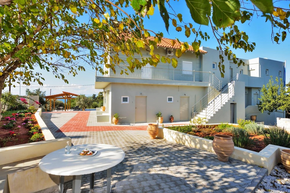 Casa Manolesos — Hotel building in Chania