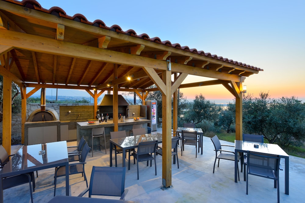 Casa Manolesos — Restaurant & bars in Chania