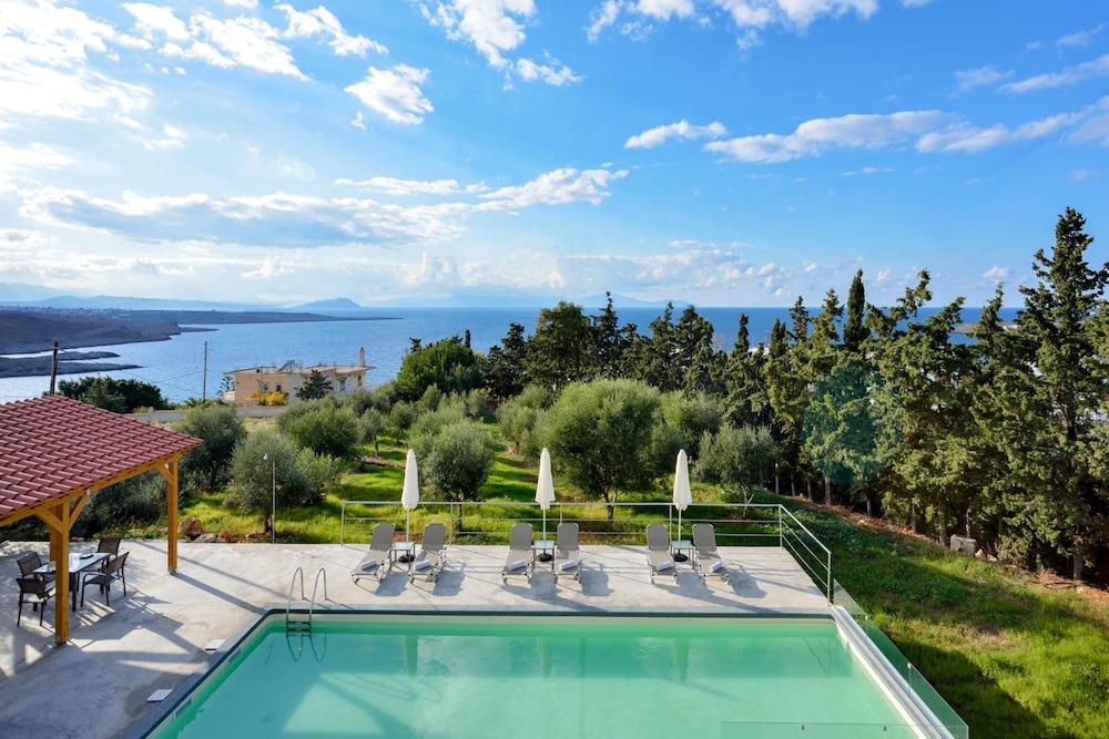 Casa Manolesos — Swimming pool in Chania
