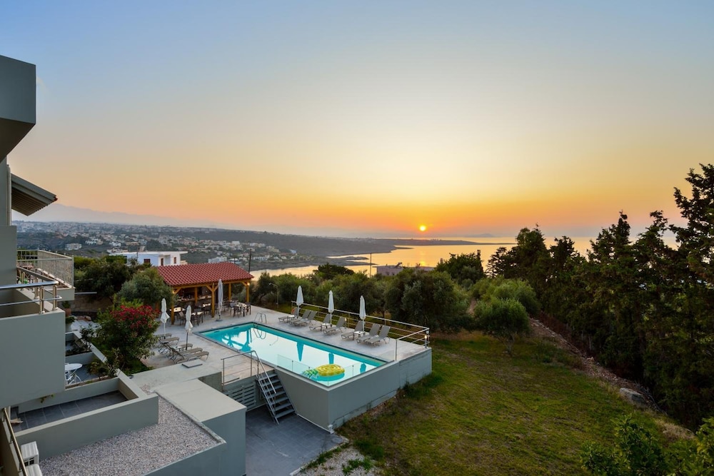 Casa Manolesos — Swimming pool in Chania