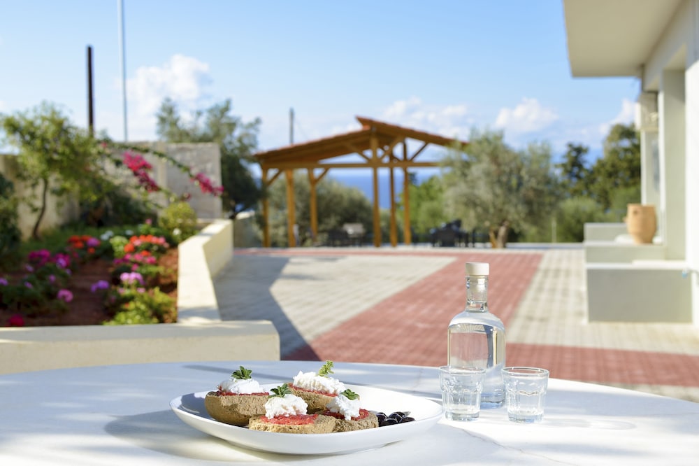 Casa Manolesos — Restaurant & bars in Chania