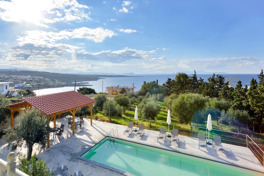 Casa Manolesos — Swimming pool in Chania