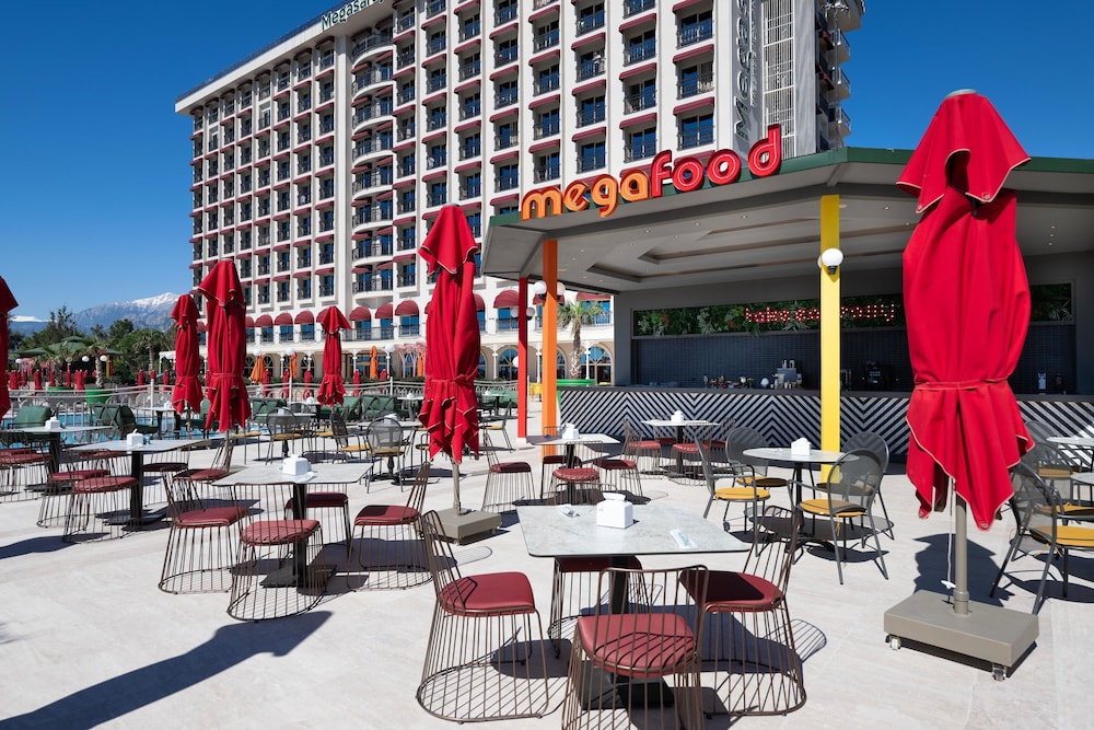 Megasaray Westbeach Antalya — Restaurant & bars in Antalya