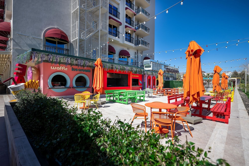 Megasaray Westbeach Antalya — Restaurant & bars in Antalya