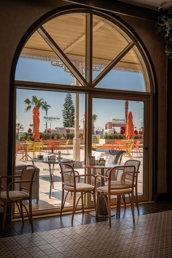Megasaray Westbeach Antalya — Restaurant & bars in Antalya